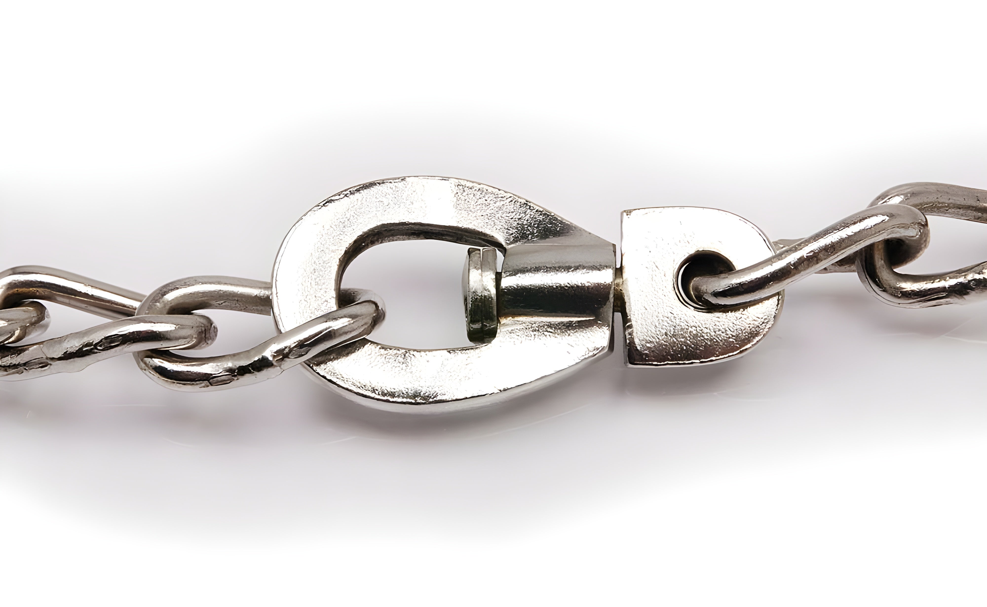 Heavy leg irons with snap lock and connecting chain