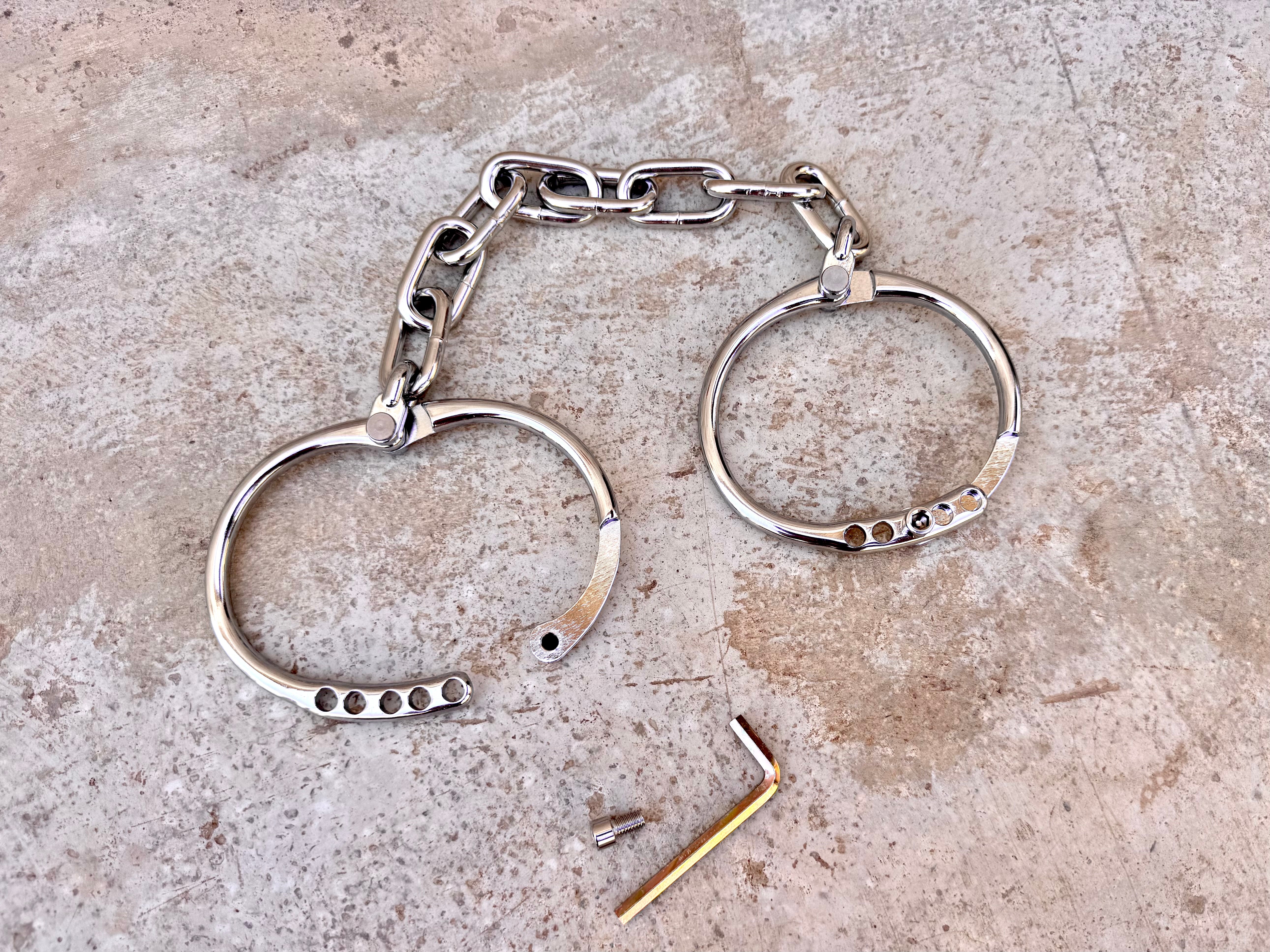 Innovative solid hand or legcuffs, adjustable