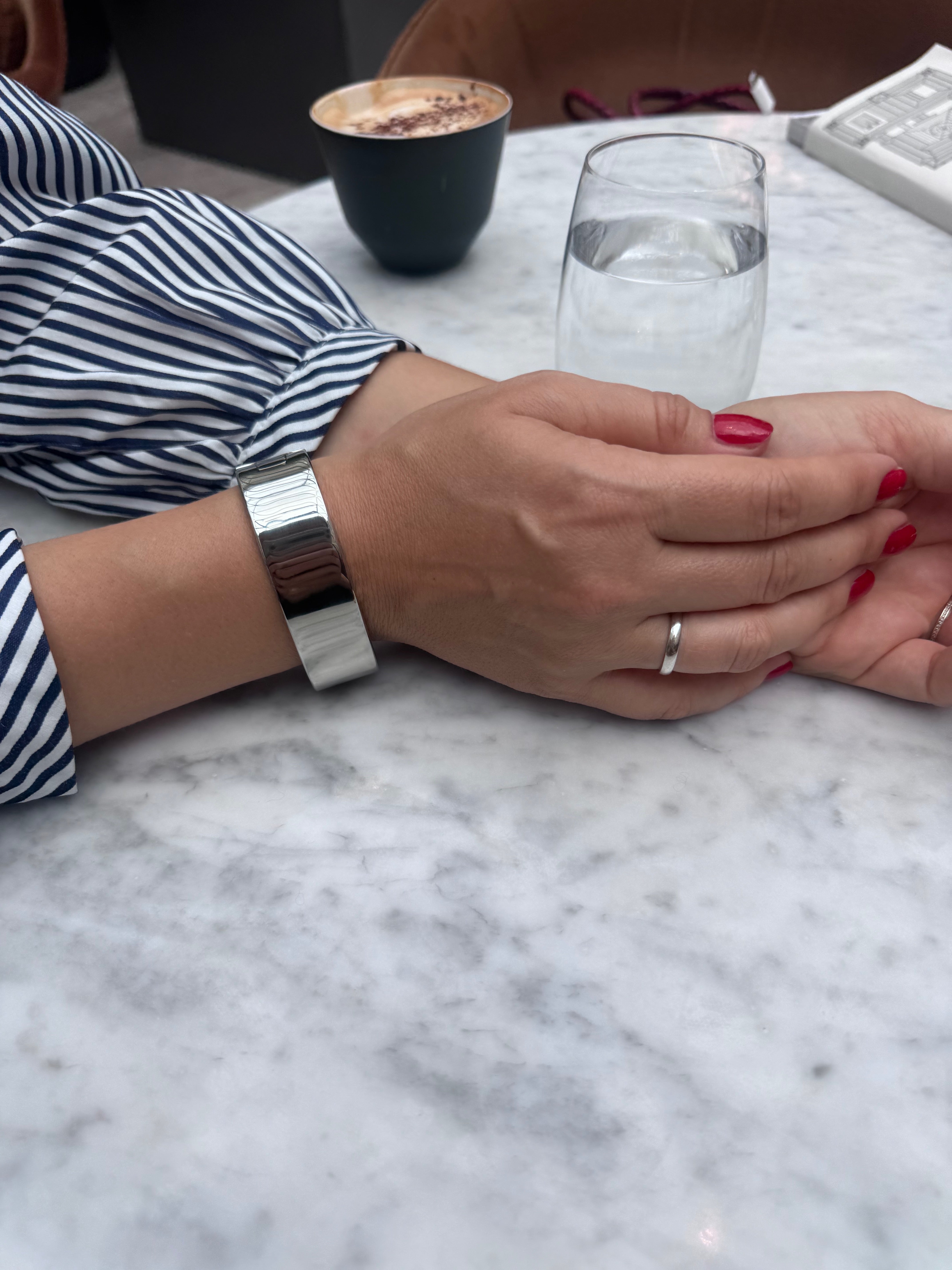 deSade® Cuff wide 6 mm silver – Elegant lockable stainless steel bangle, oval, with hidden clasp – 1 or 2 pieces – Additional O-ring