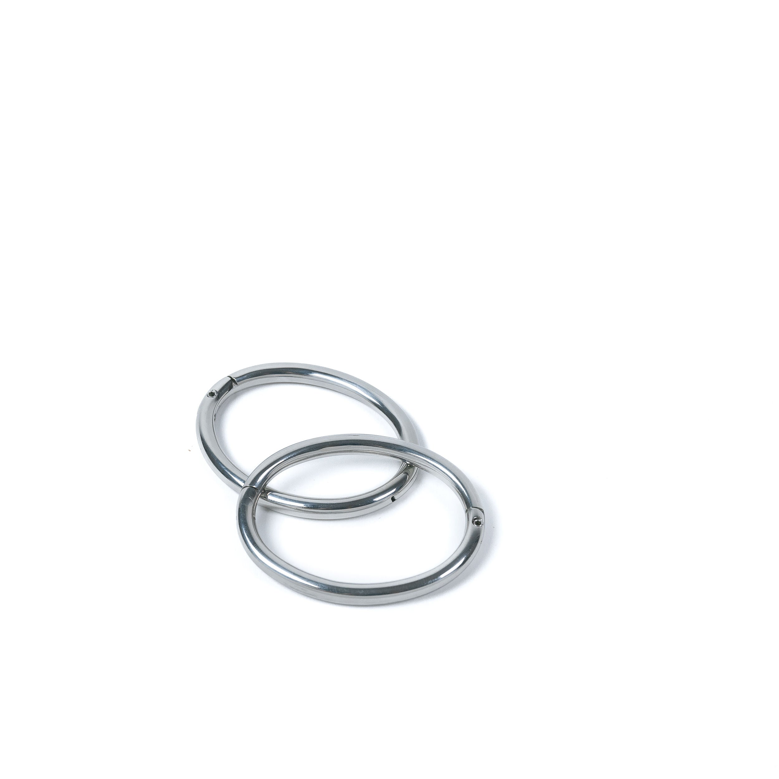 deSade® Cuff 6 mm silver – Elegant locking bracelet in stainless steel with hidden Hex‑Lock. Available as a Single Piece or a Set of Two