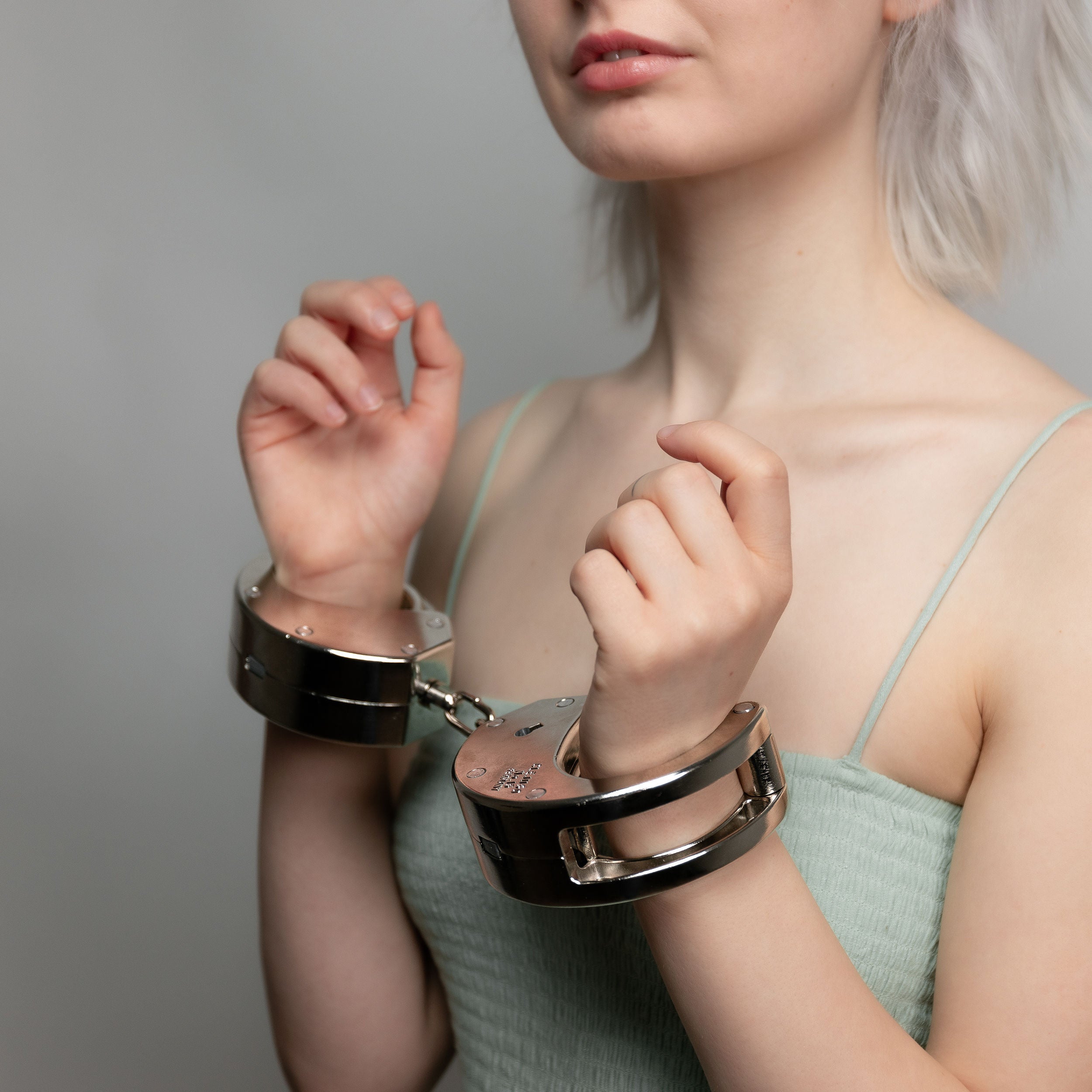 Clejuso No. 15 - very heavy handcuffs with chain