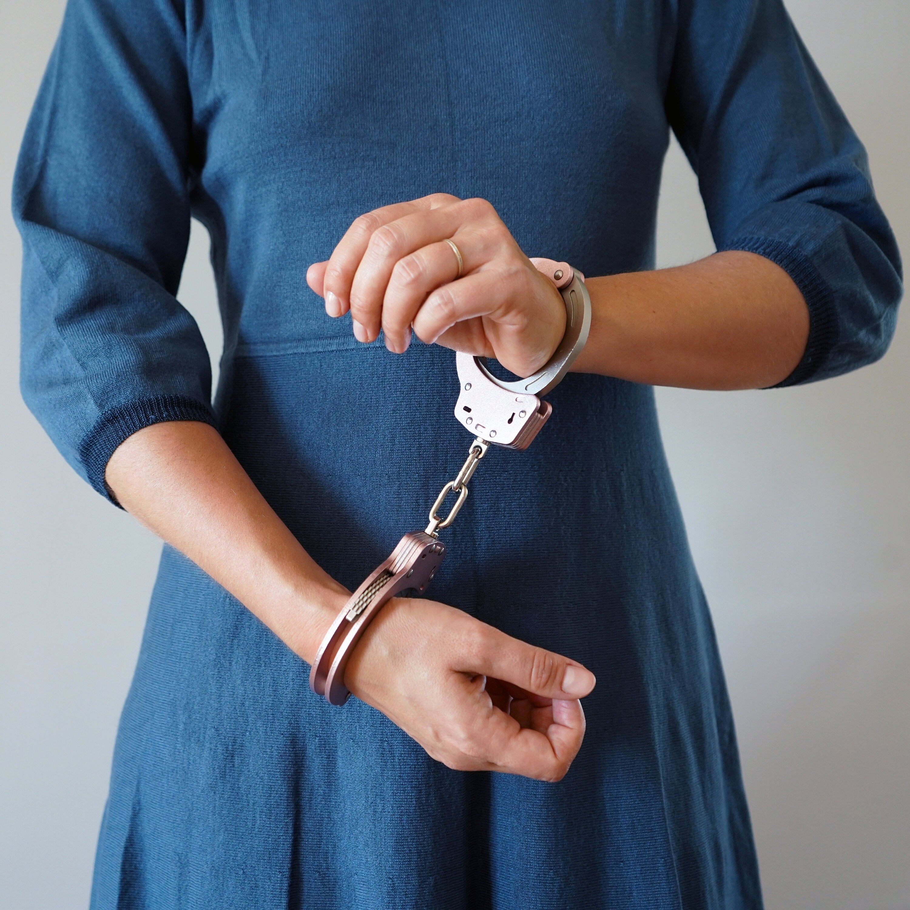 Coloured Metal Handcuffs out of Aluminium Alloy