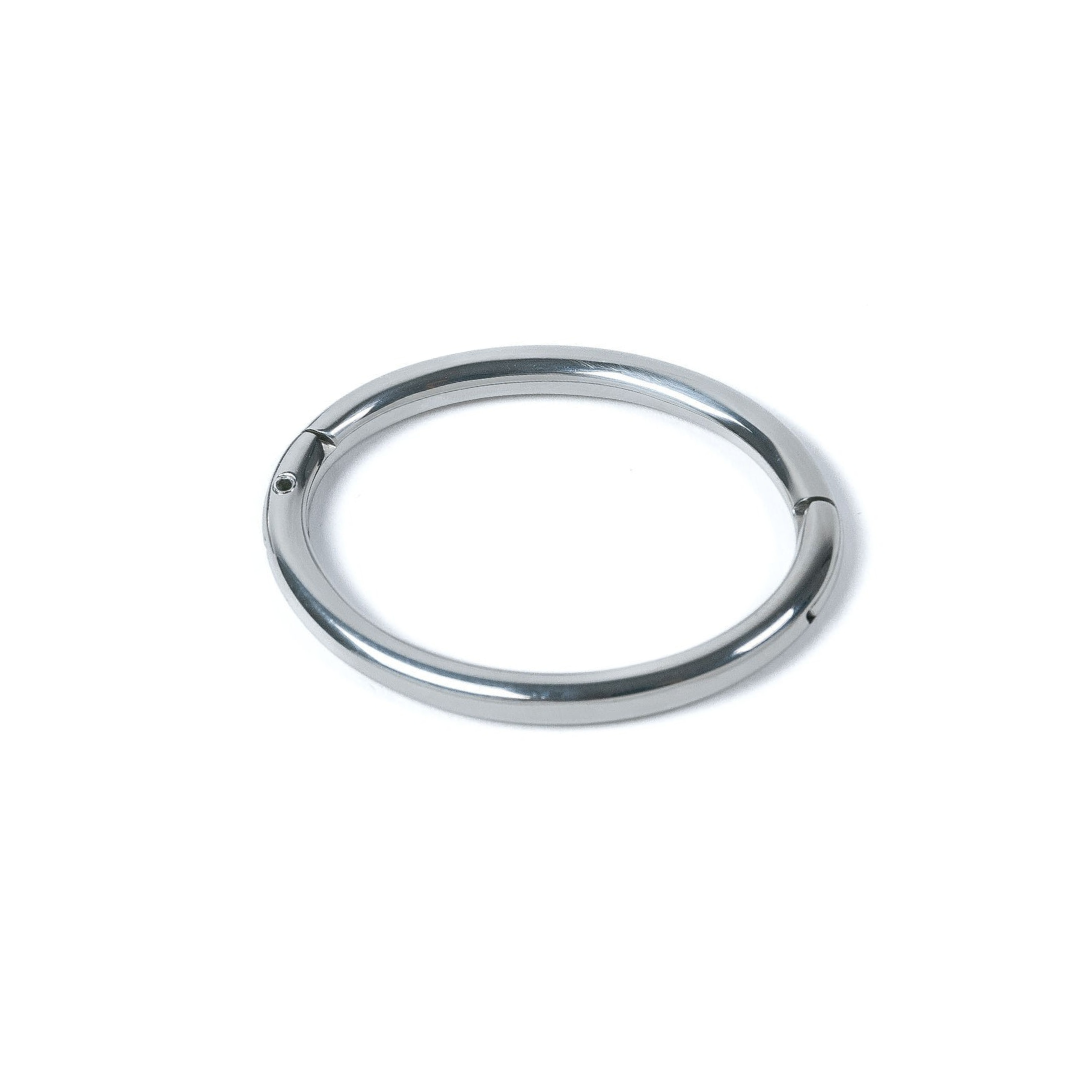 2x deSade® Cuff 6 mm silver – Elegant locking bracelet in stainless steel with hidden Hex‑Lock. Available as a Single Piece or a Set of Two