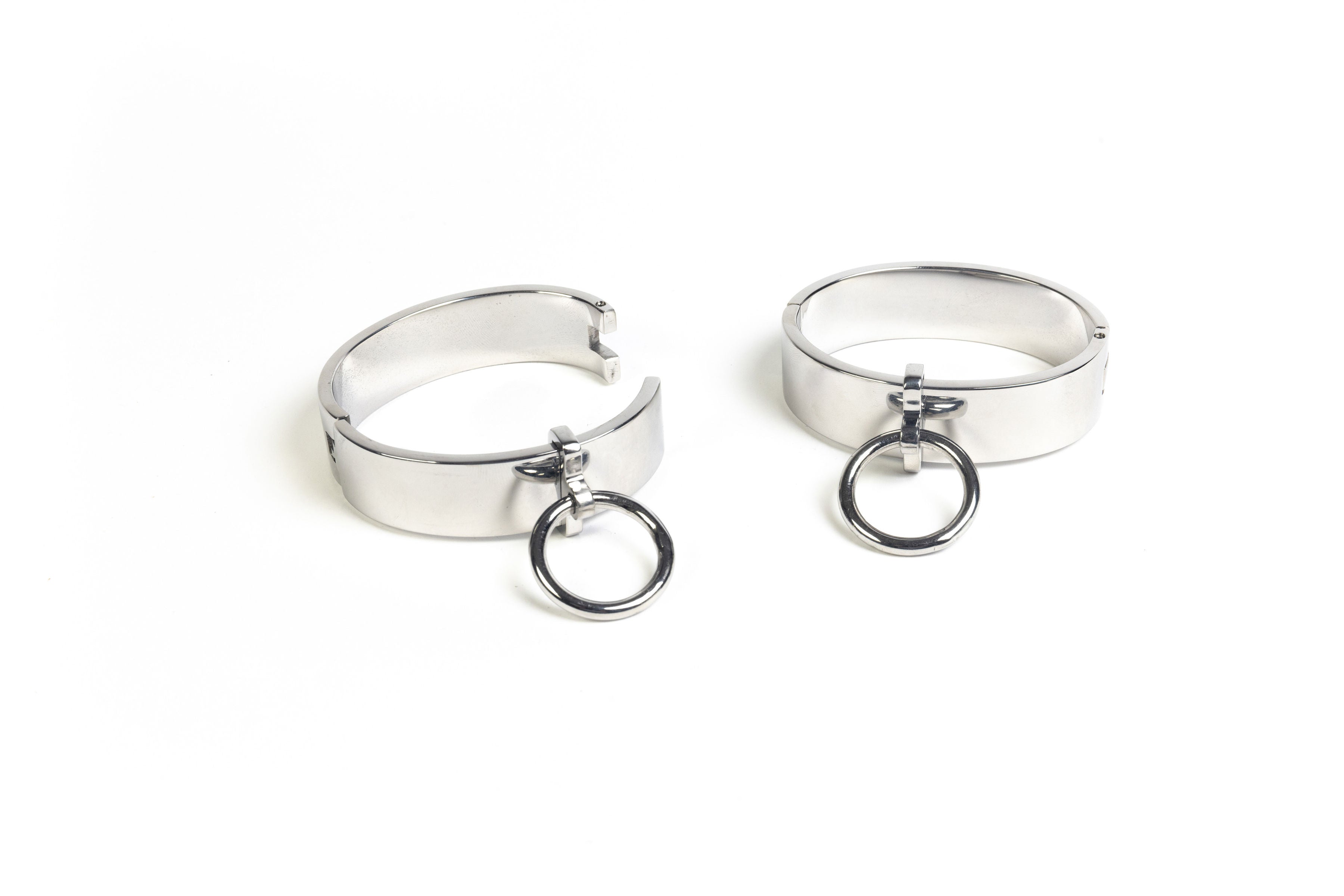 deSade® Cuff wide 6 mm silver – Elegant lockable stainless steel bangle, oval, with hidden clasp – 1 or 2 pieces – Additional O-ring