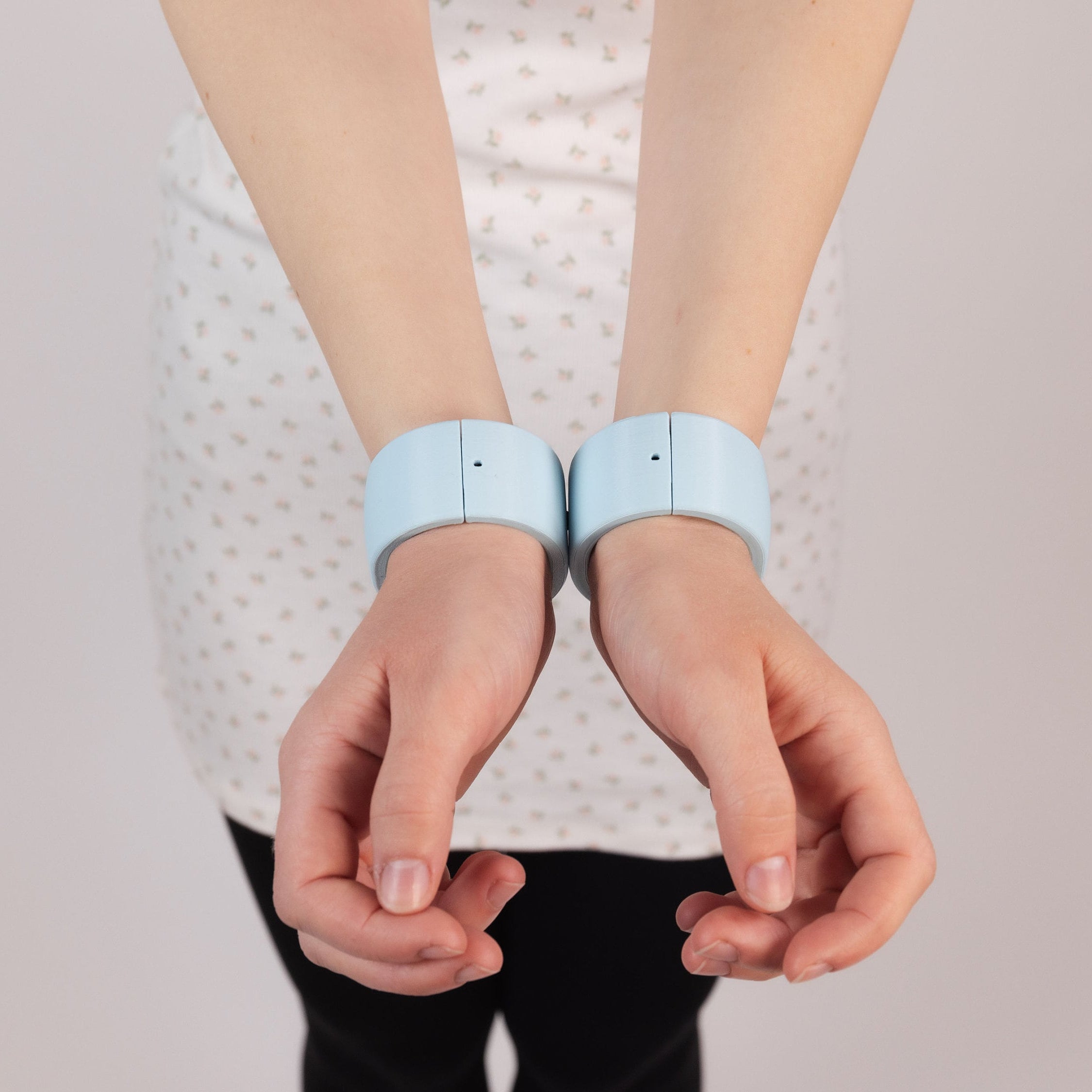 Quick Shackles Adapt - the new bondage system for endless possiblities