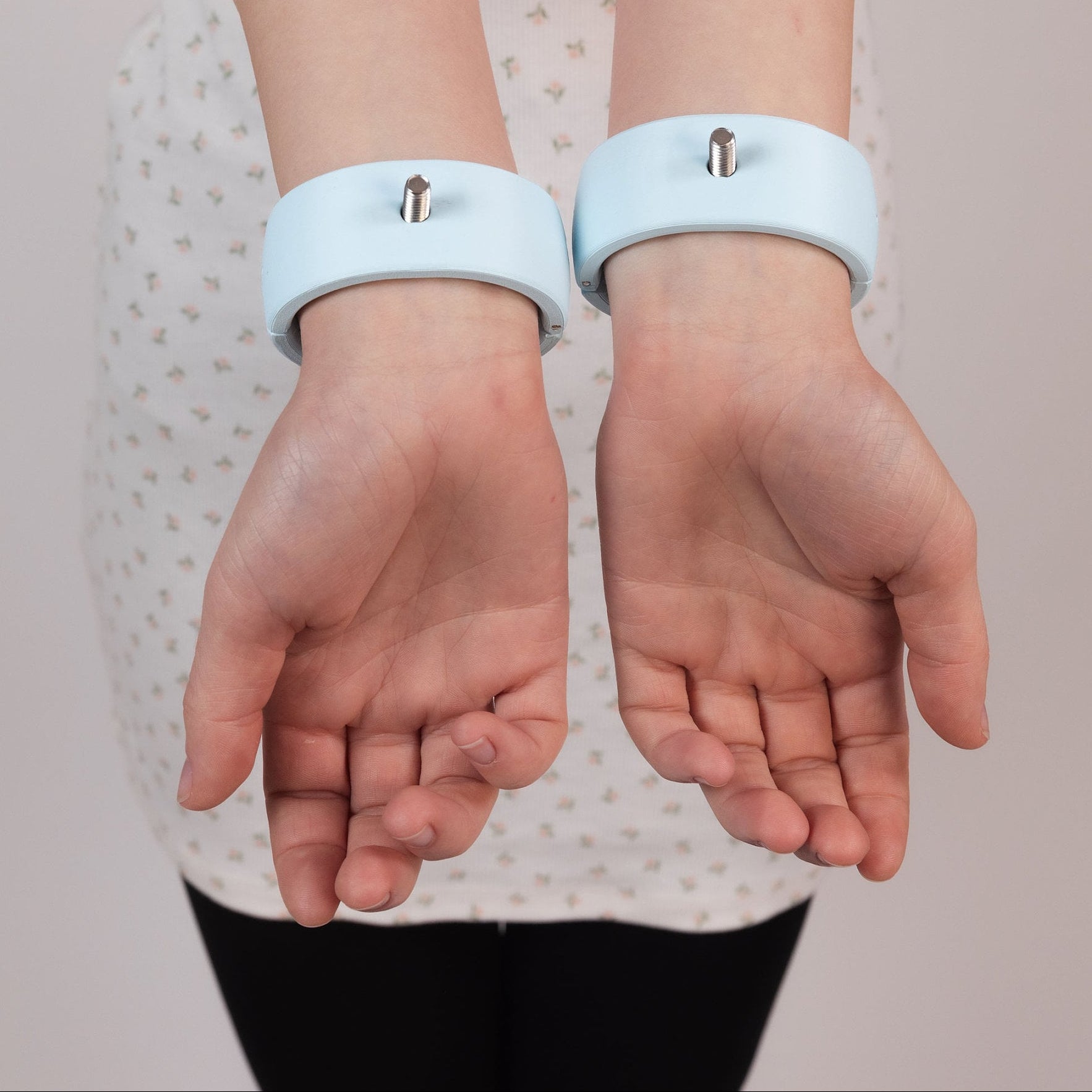 Quick Shackles Adapt - the new bondage system for endless possiblities