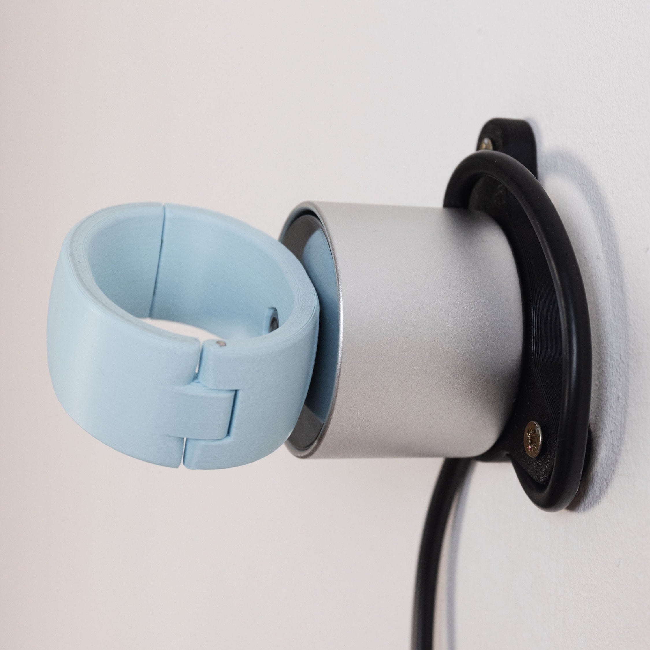 Quick Shackles Adapt - the new bondage system for endless possiblities